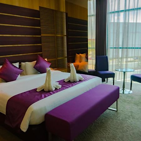 Greens Hotel & Suites Bintulu Εξωτερικό φωτογραφία